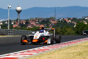 Kucharczyk (BVM Racing) takes dominant win ahead of many fans and reopens the title fight